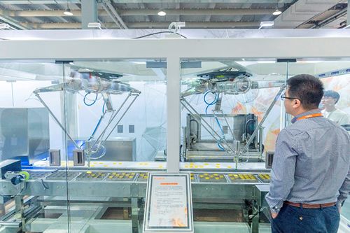 库卡中国举行新品发布会 多款自主研发机器人亮相